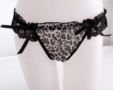 Tanga sexy de microtul con estampados de leopardo y encaje en la cintura con detalle de lazos negros