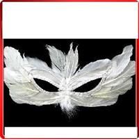 Antifaz de plumas con ojos rasgados